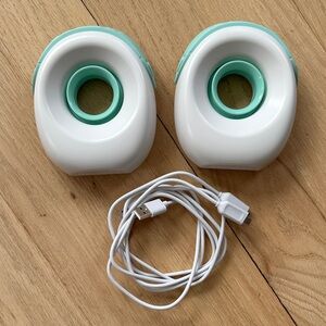 Willow Go Motor only (set of two) with charging cable.